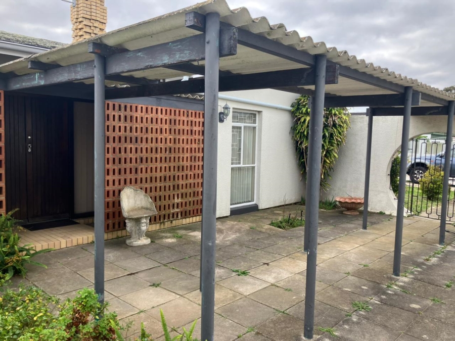 4 Bedroom Property for Sale in Kabega Park Eastern Cape